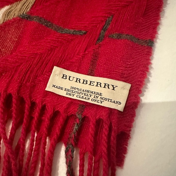 Burberry cashmere women’s scarf - Picture 3 of 3